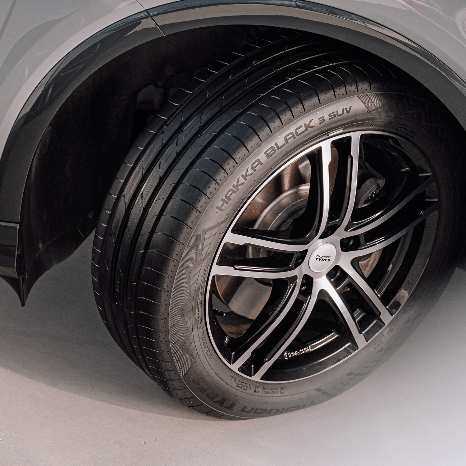 安全で革新的なタイヤを探す/乗用車、バン、SUV / フィンランド 安全で革新的なタイヤを探す/乗用車、バン、SUV / フィンランド
